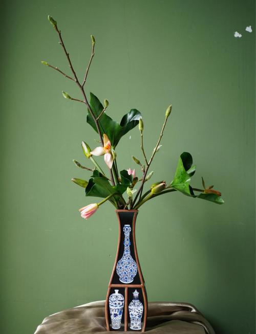 花瓶中加入什么可以延长花期？家庭必备物品轻松维持花期！