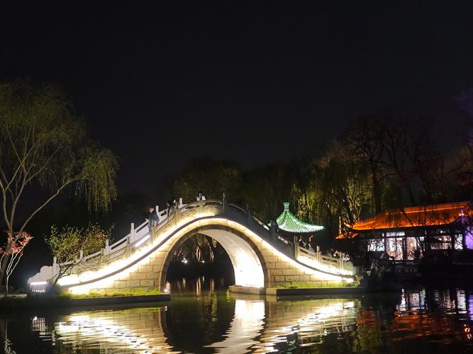 二十四桥明月夜最佳游览时间？选对夜晚风景更迷人！