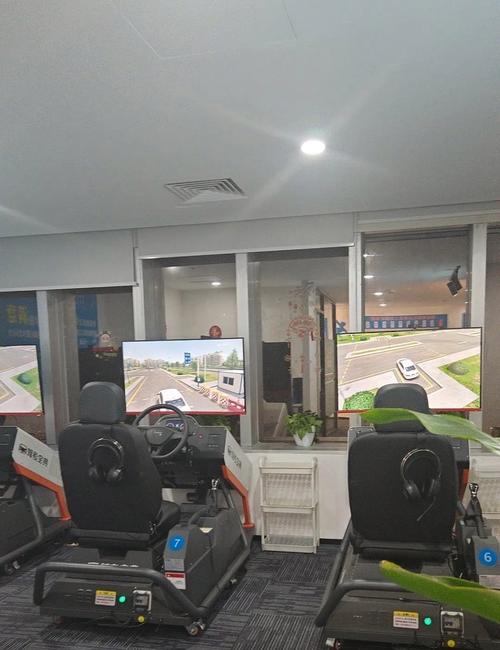 驾驶员模拟怎么练(真实道路模拟轻松学车秘笈)