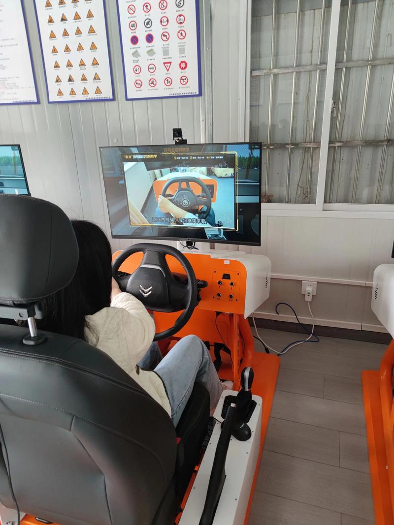 驾驶员模拟怎么练(真实道路模拟轻松学车秘笈)
