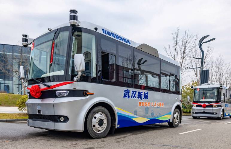 武汉智能公交：城市交通神经系统的智能化重构