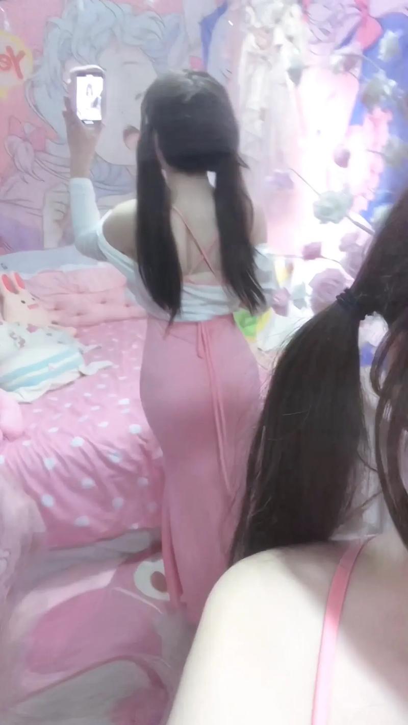 独家整理泰国福利姬Pimnalin下载地址，完整版写真集获取指南！