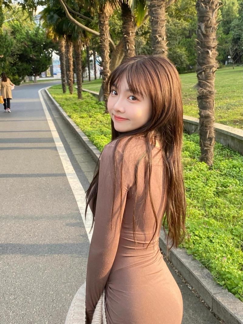 郭芸萌的私服穿搭好看吗？普通人也能学的时尚秘籍！