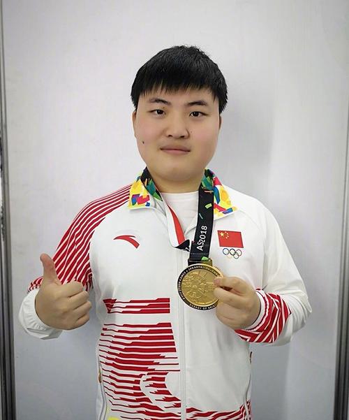 简自豪到底有没有正式退役？全面梳理他的电竞生涯起伏！