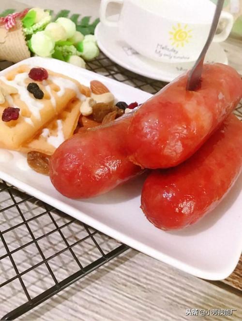 芥菜热狗的家庭做法分享 (简单几步做出美味小吃)