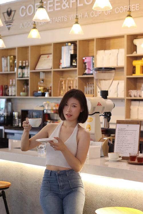 女牛仔咖啡馆：深度分析及下载途径