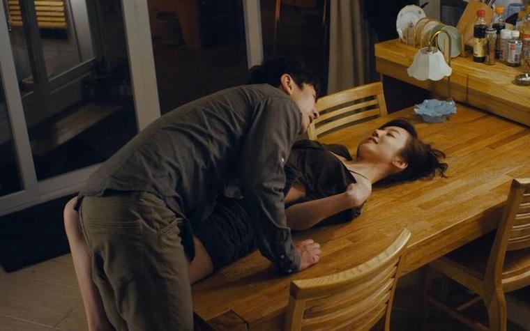 深入探索《我的银乱妻子奥莉》：游戏机制与情感深度分析