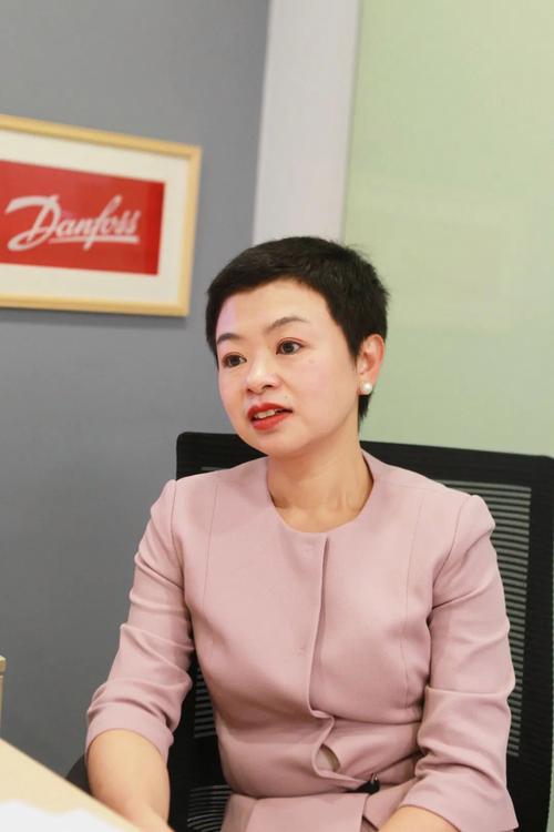 丹弗斯女士官方网站:探讨其在绅士游戏领域的独特地位与影响