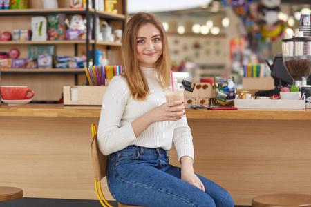 女牛仔咖啡馆安卓汉化详细教程