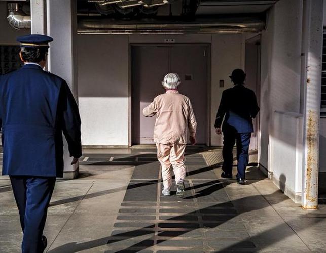 如何获取变态监狱最新更新地址：实用教程