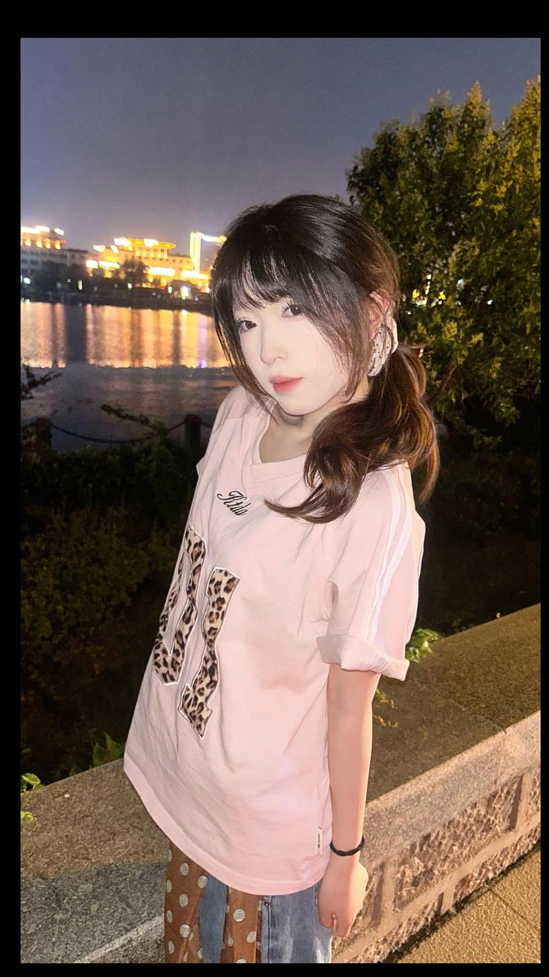 打工人的十日女友杨过游戏：现代职场压力与情感关系的深度探讨