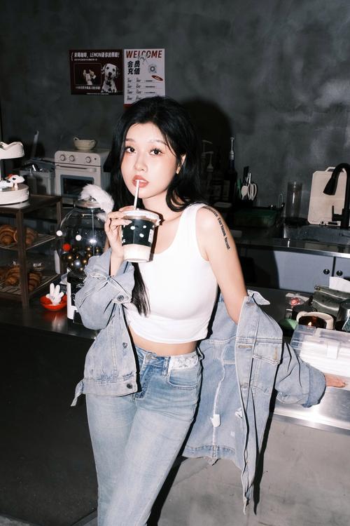 探索女牛仔咖啡馆：下载及其背后的深层解析