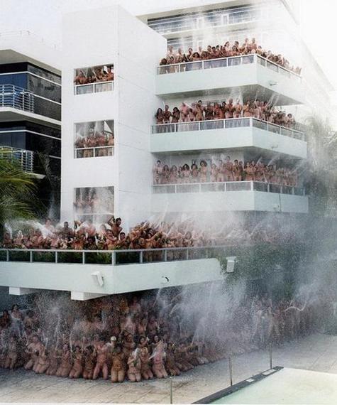 裸体学院：深度解析最新版本的创新与挑战