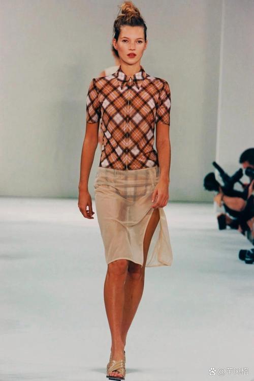 深度解析《时尚女王莫妮卡EP4最新版本》：引领绅士游戏的新潮流