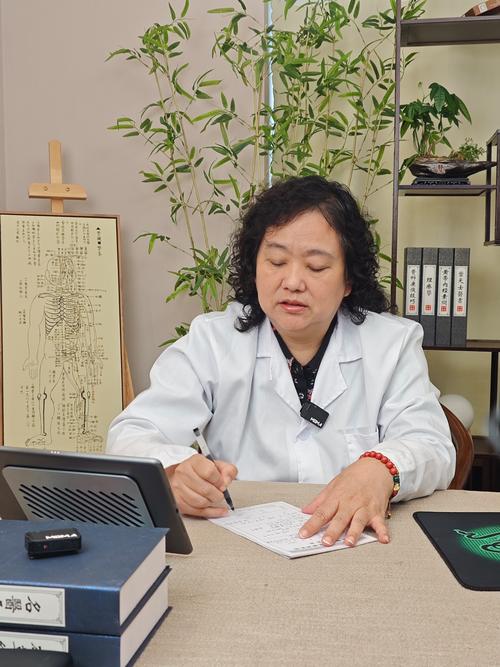 探讨“妇科医生杨过”游戏的深层次内涵与市场影响