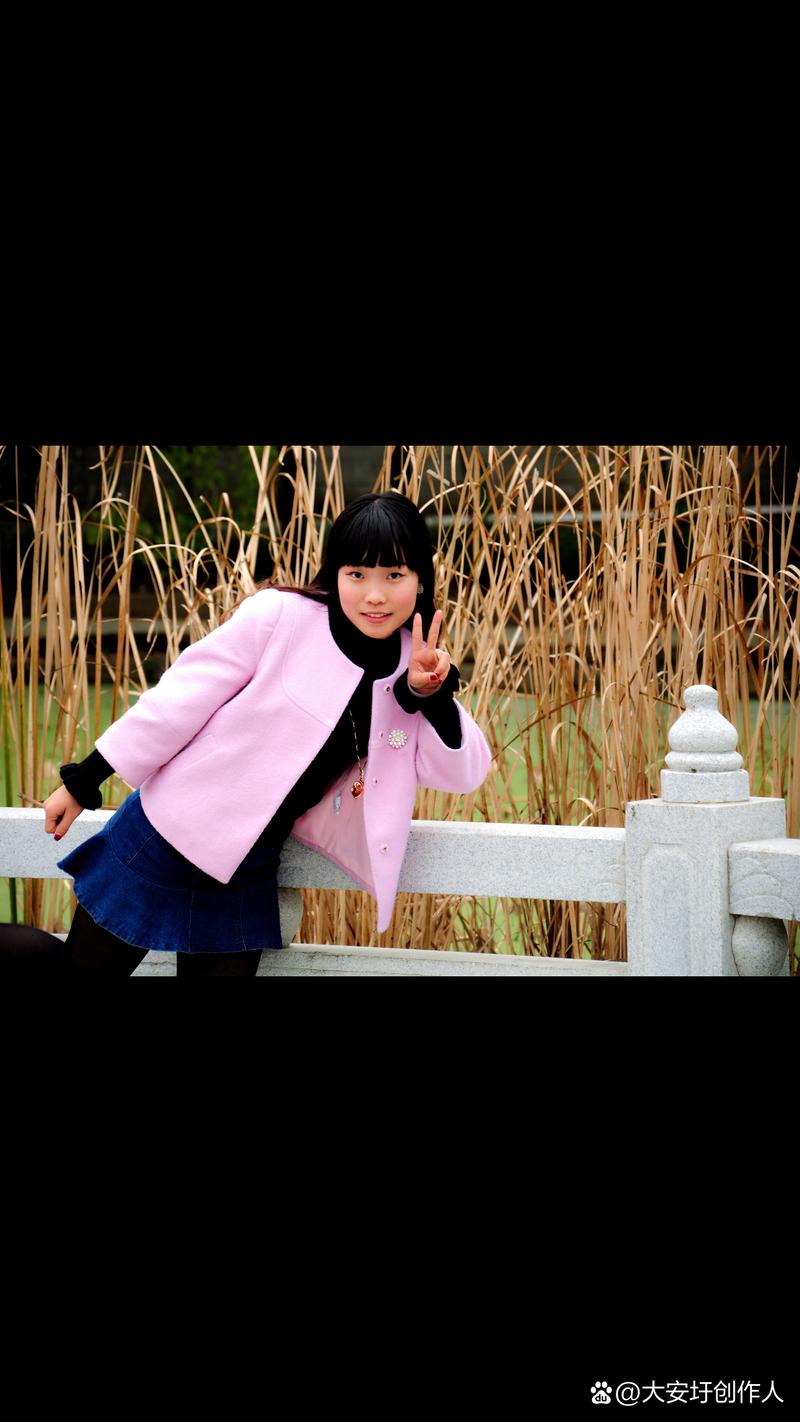 探索《邻家女孩0.2》的下载途径与市场分析