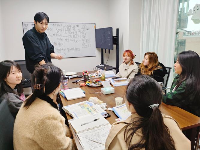 深入探讨《韩老师的课后辅导汉化版下载》的魅力与影响