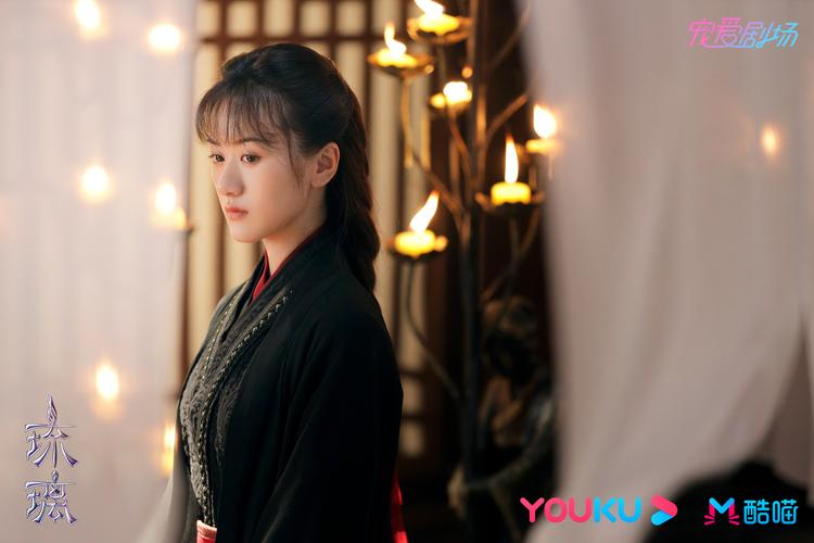 深入探讨《大小姐琉璃子的暑假狂欢精翻游戏官网》的游戏设计与市场策略