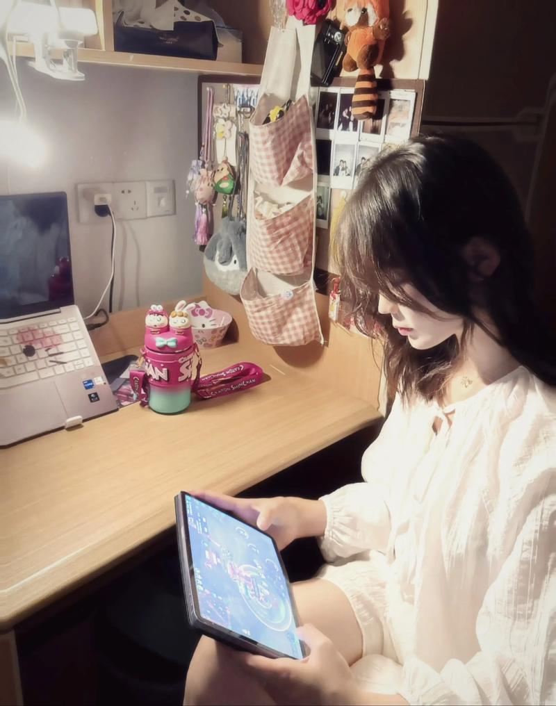女大学生沉迷游戏官网现象的深度分析与应对策略