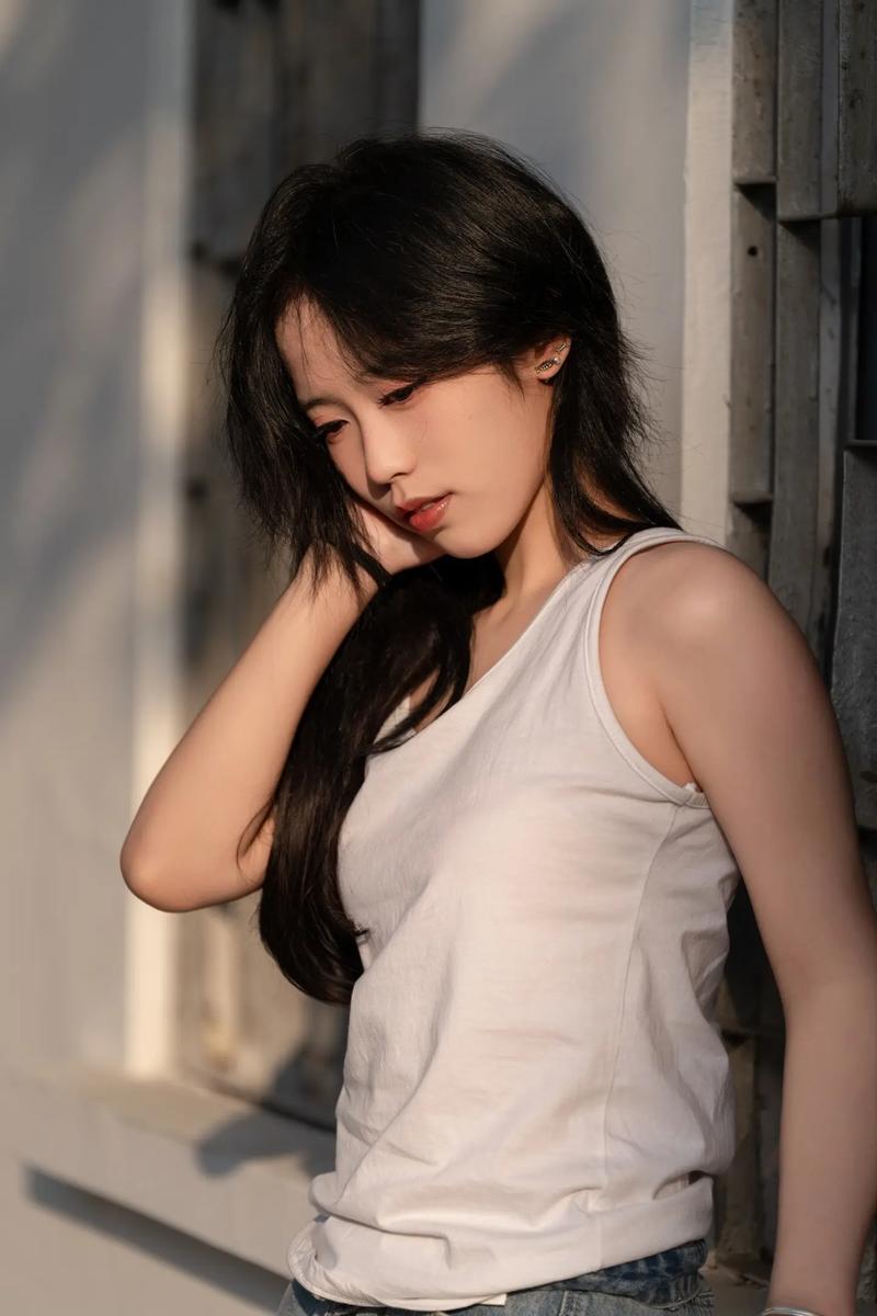 探索邻家女孩0.2：游戏机制与玩家体验的深度分析